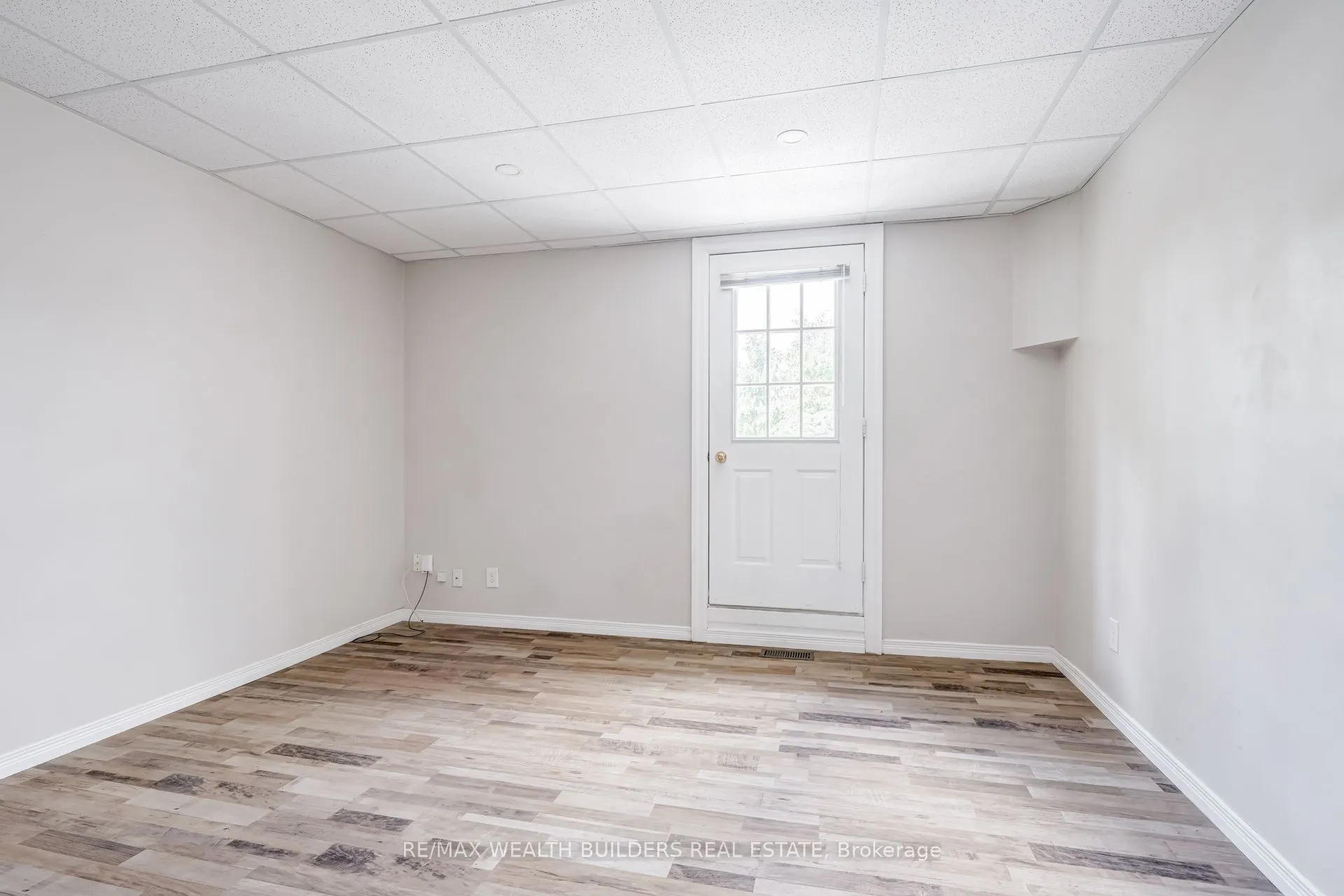2443 dundas Street W #Upper Unit 2