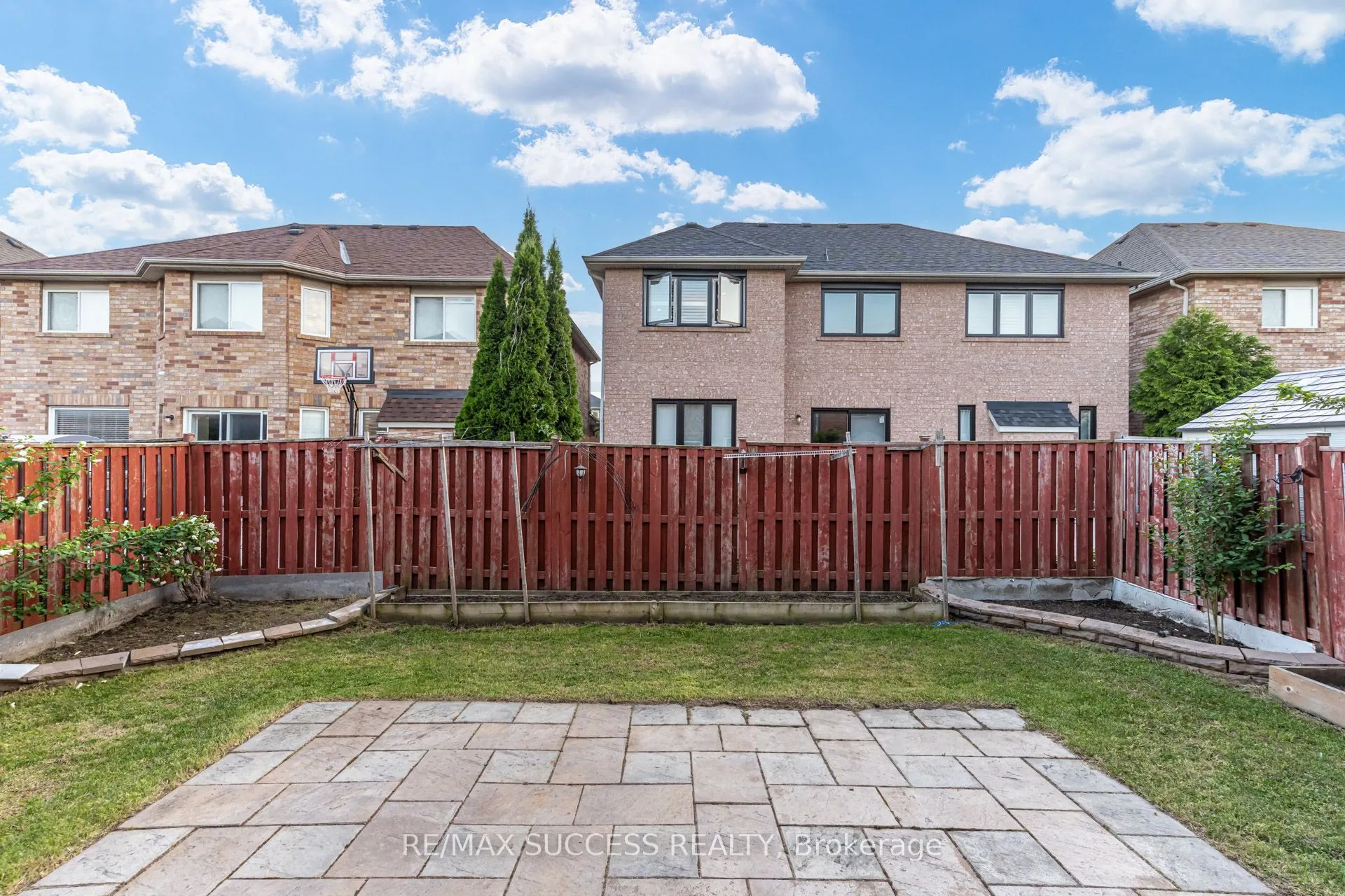 54 Ferncroft Place