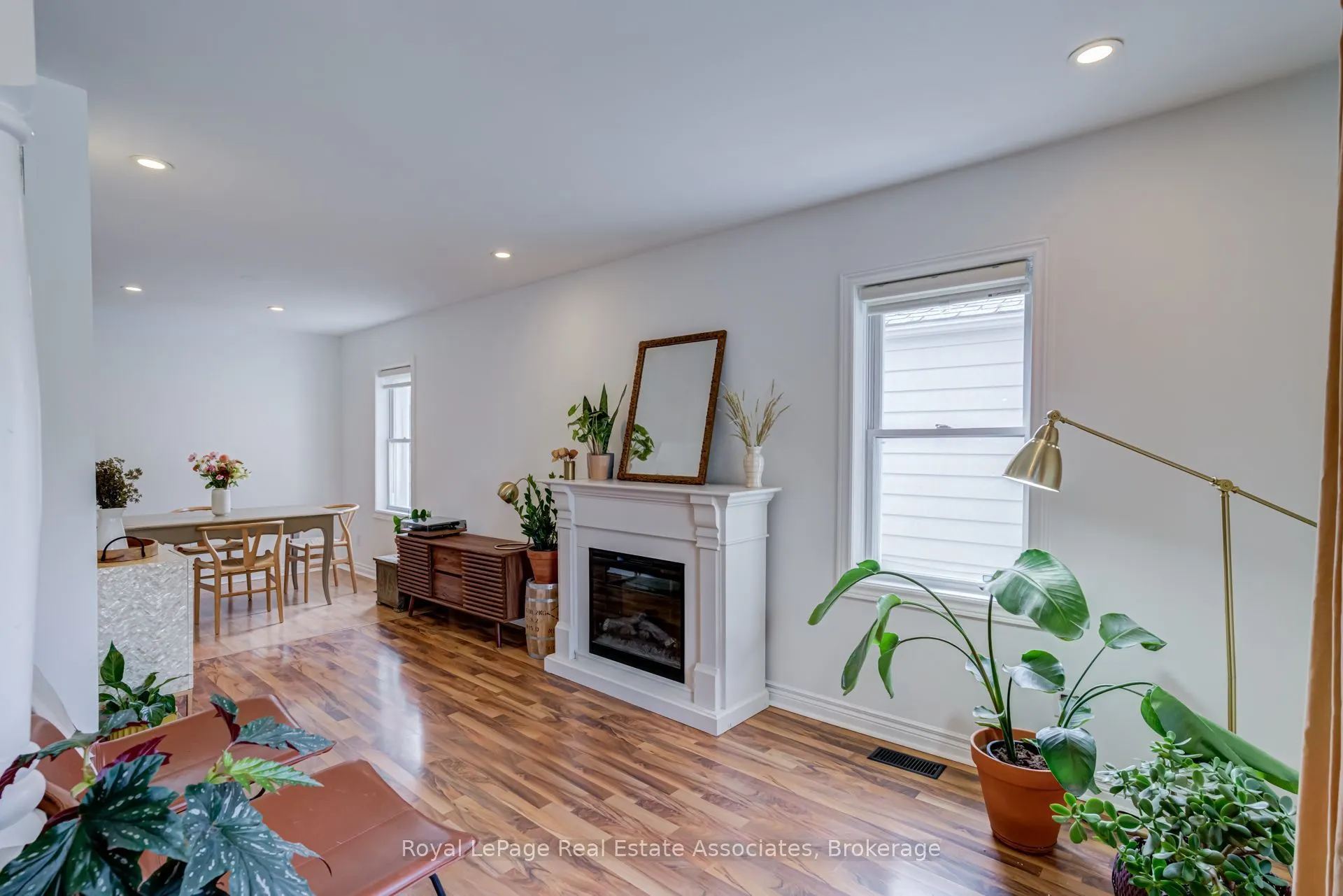 889 Third Street