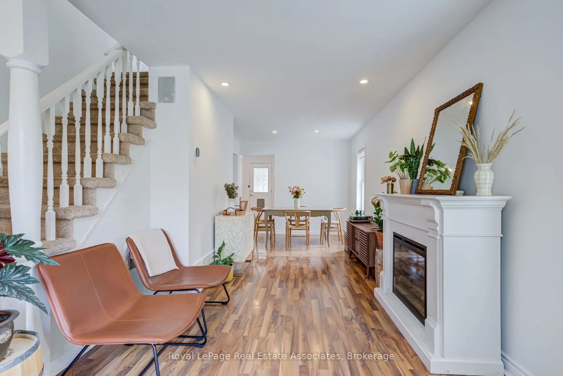 889 Third Street
