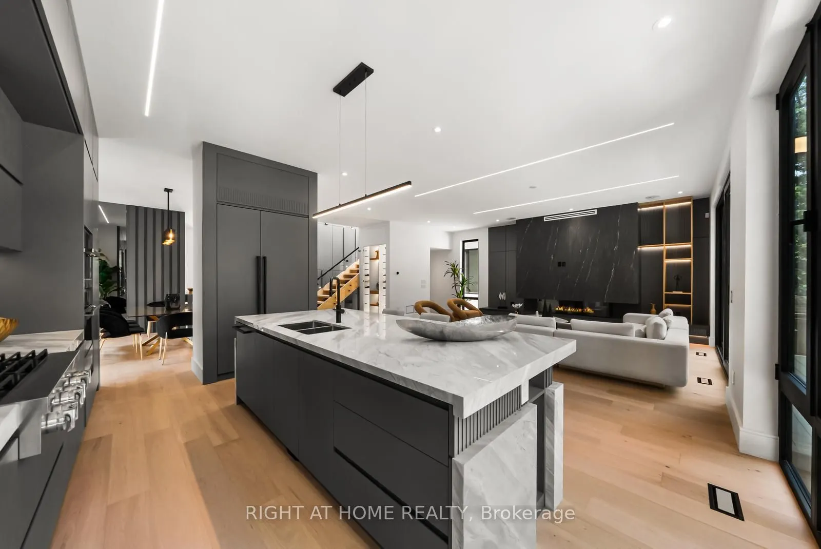1205 Canterbury Road