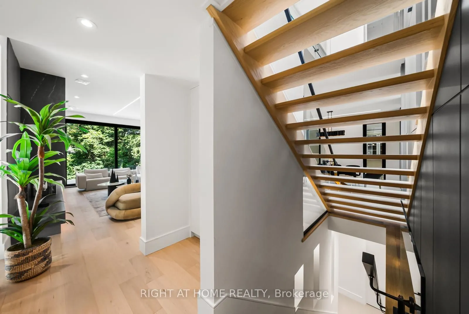 1205 Canterbury Road