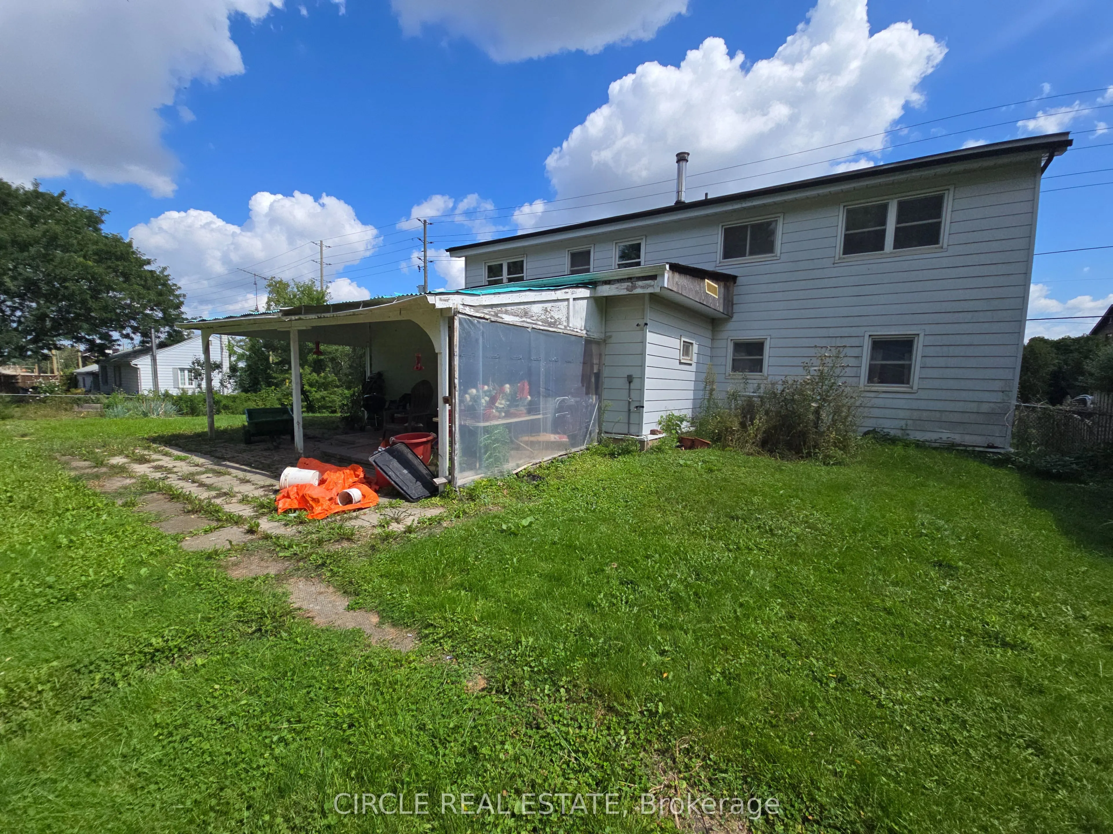 4 3rd Side Road S