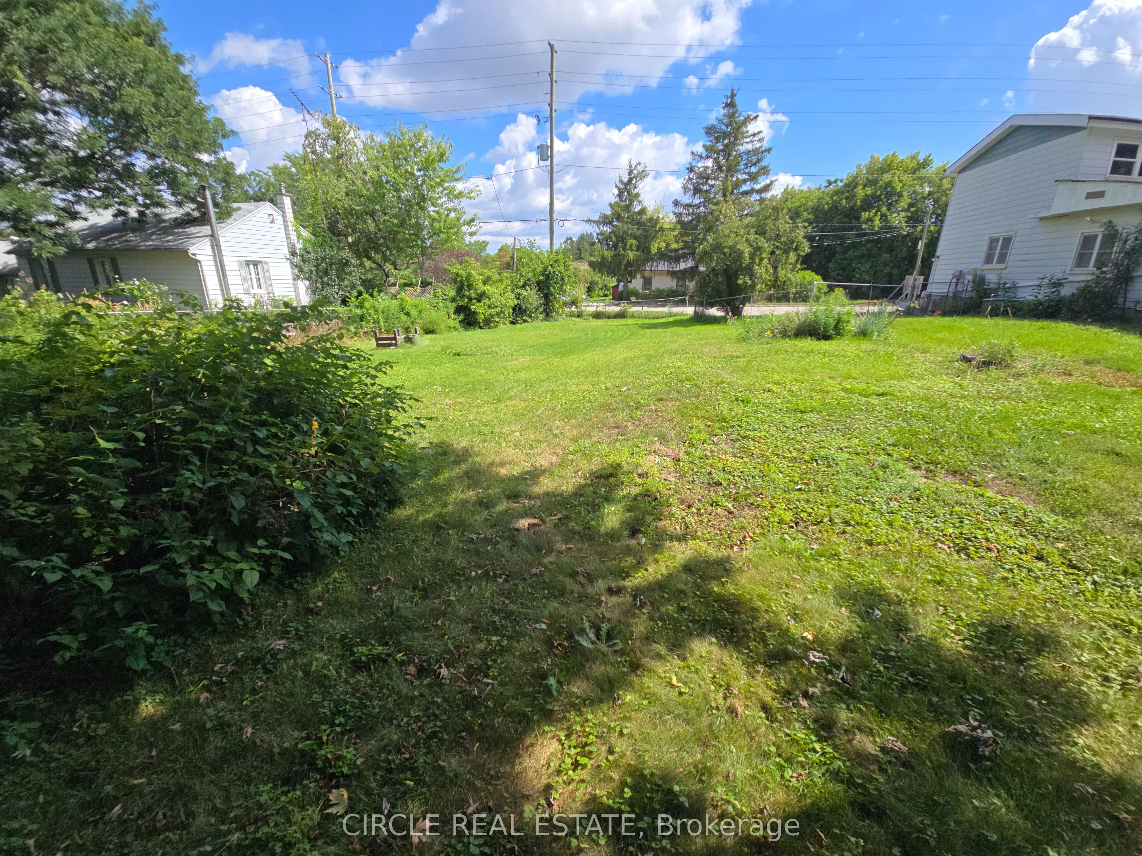 4 3rd Side Road S