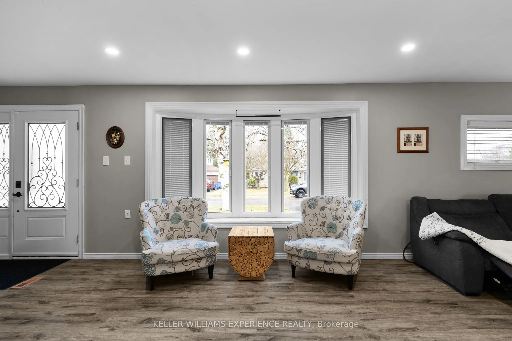 27 Rustic Crescent