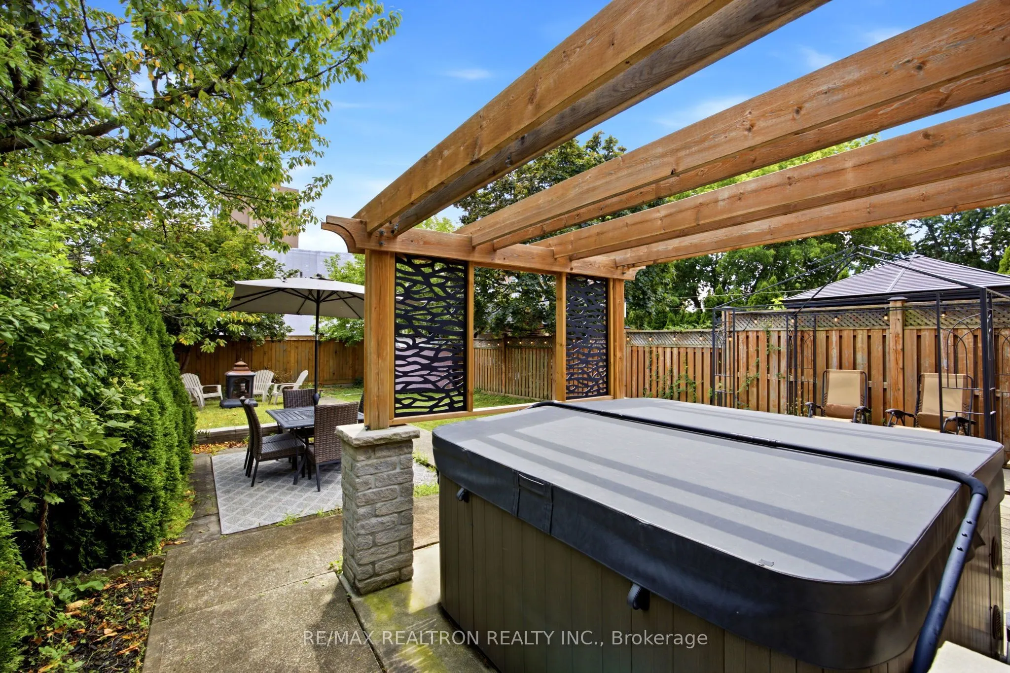 118 Surbray Grove