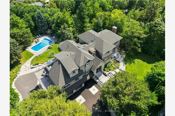 1296 Dundas Street