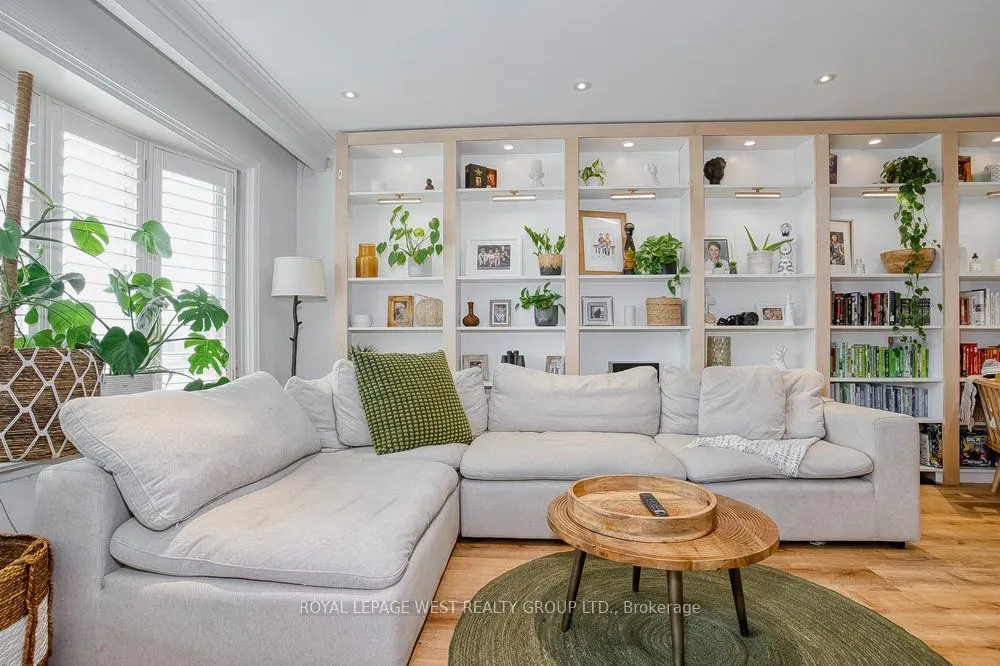 12 Leavenworth Crescent