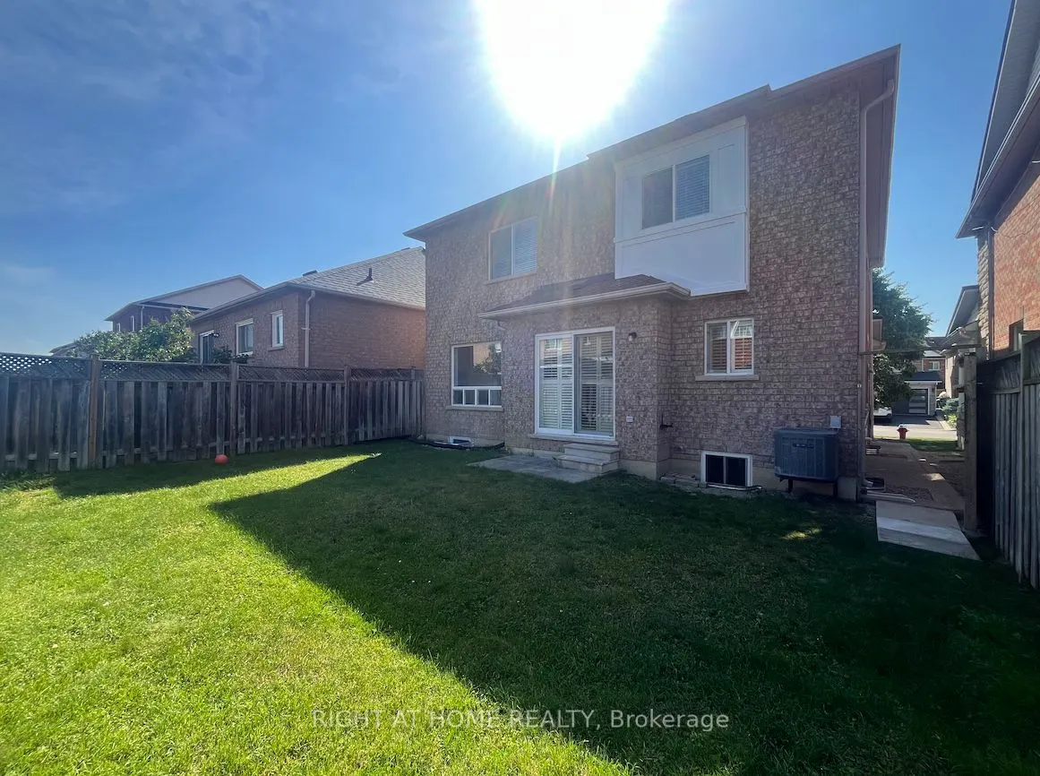 22 Amboise Crescent #Main