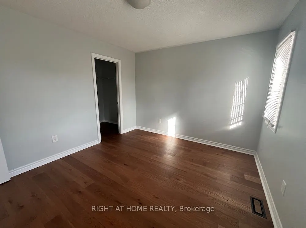 22 Amboise Crescent #Main