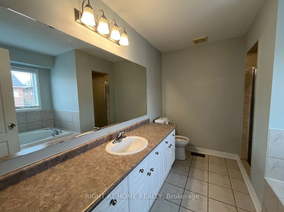 22 Amboise Crescent #Main