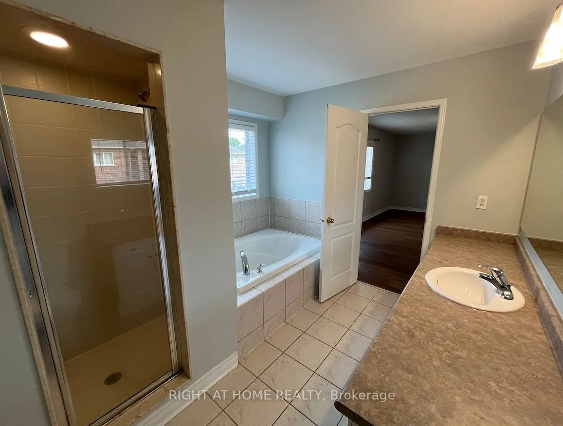22 Amboise Crescent #Main