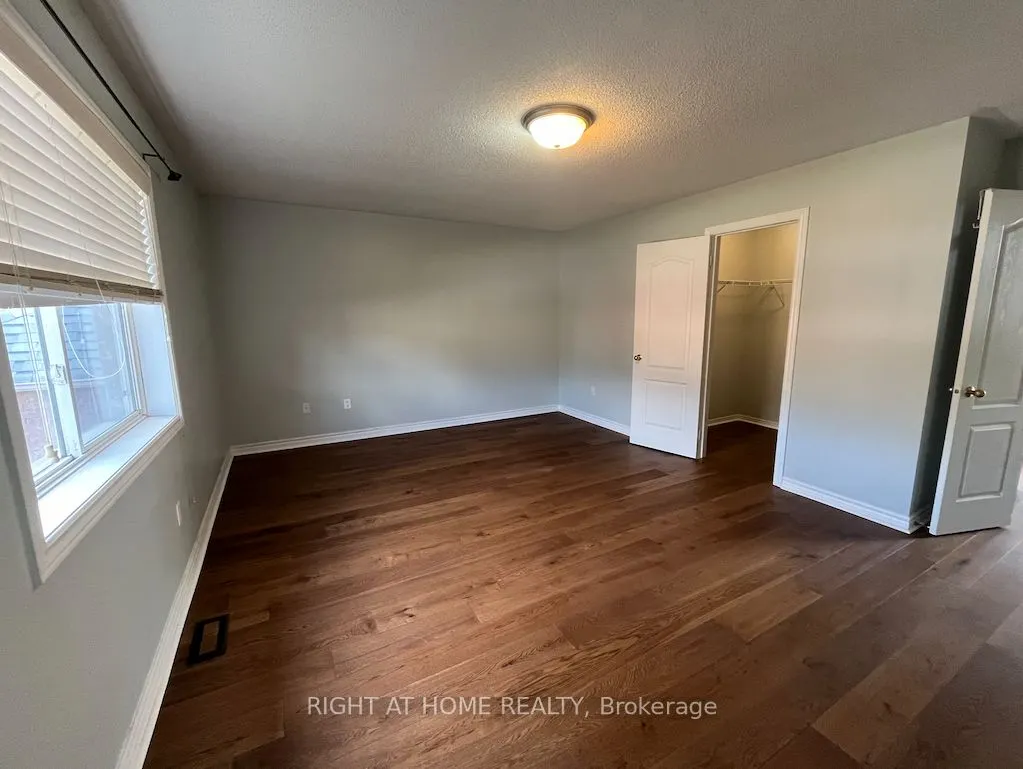 22 Amboise Crescent #Main