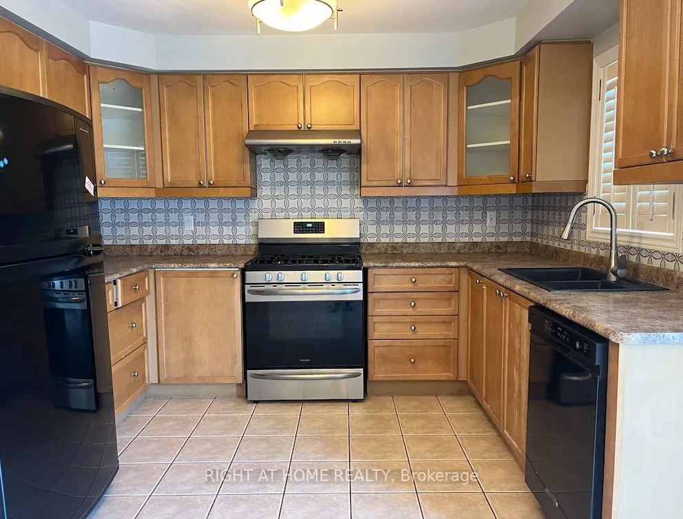 22 Amboise Crescent #Main