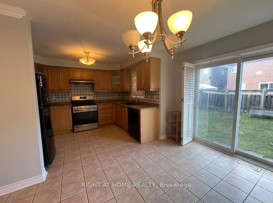 22 Amboise Crescent #Main