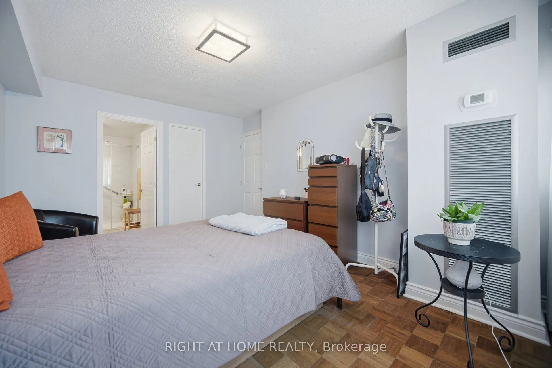 1580 Mississauga Valley Boulevard #301