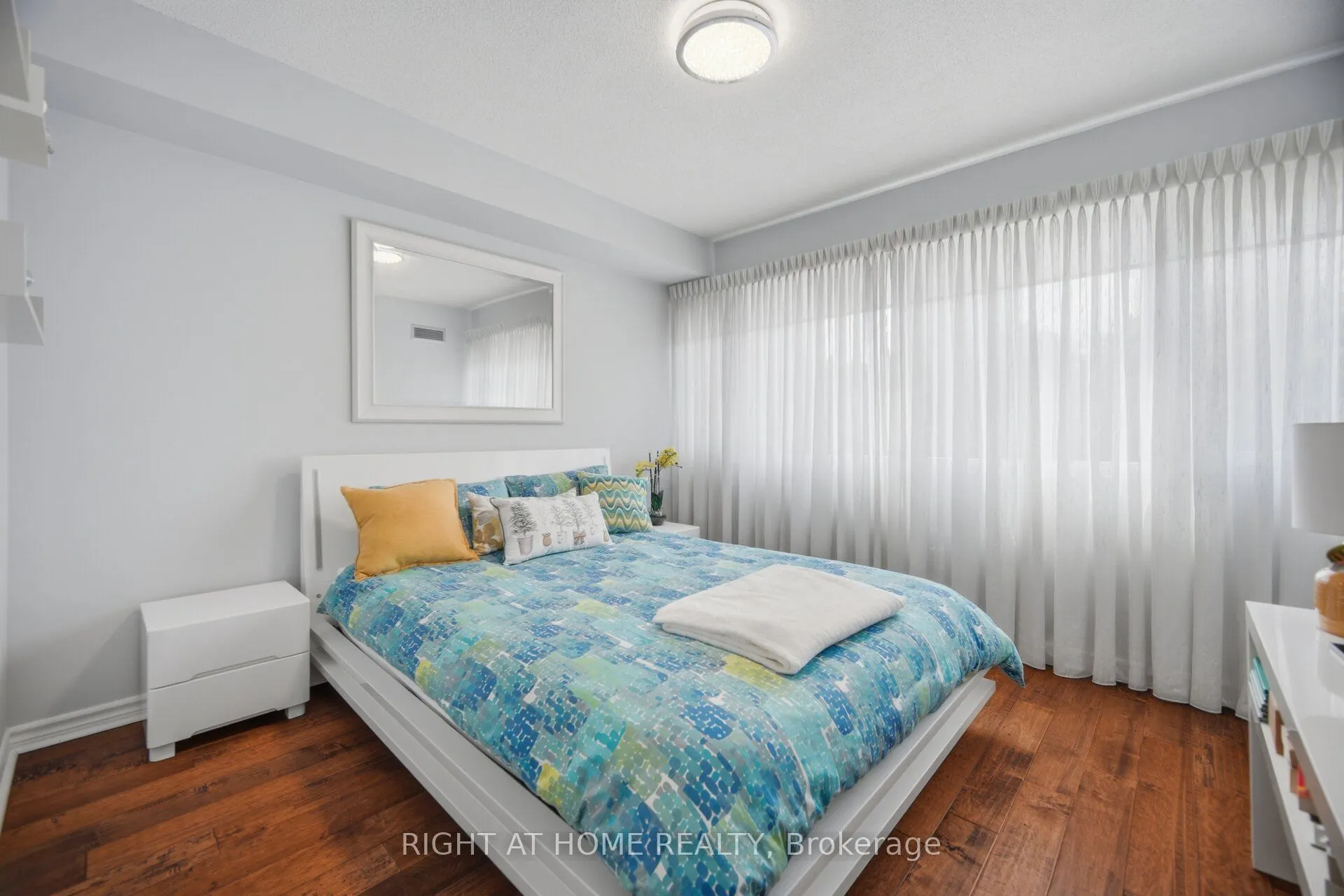 1580 Mississauga Valley Boulevard #301