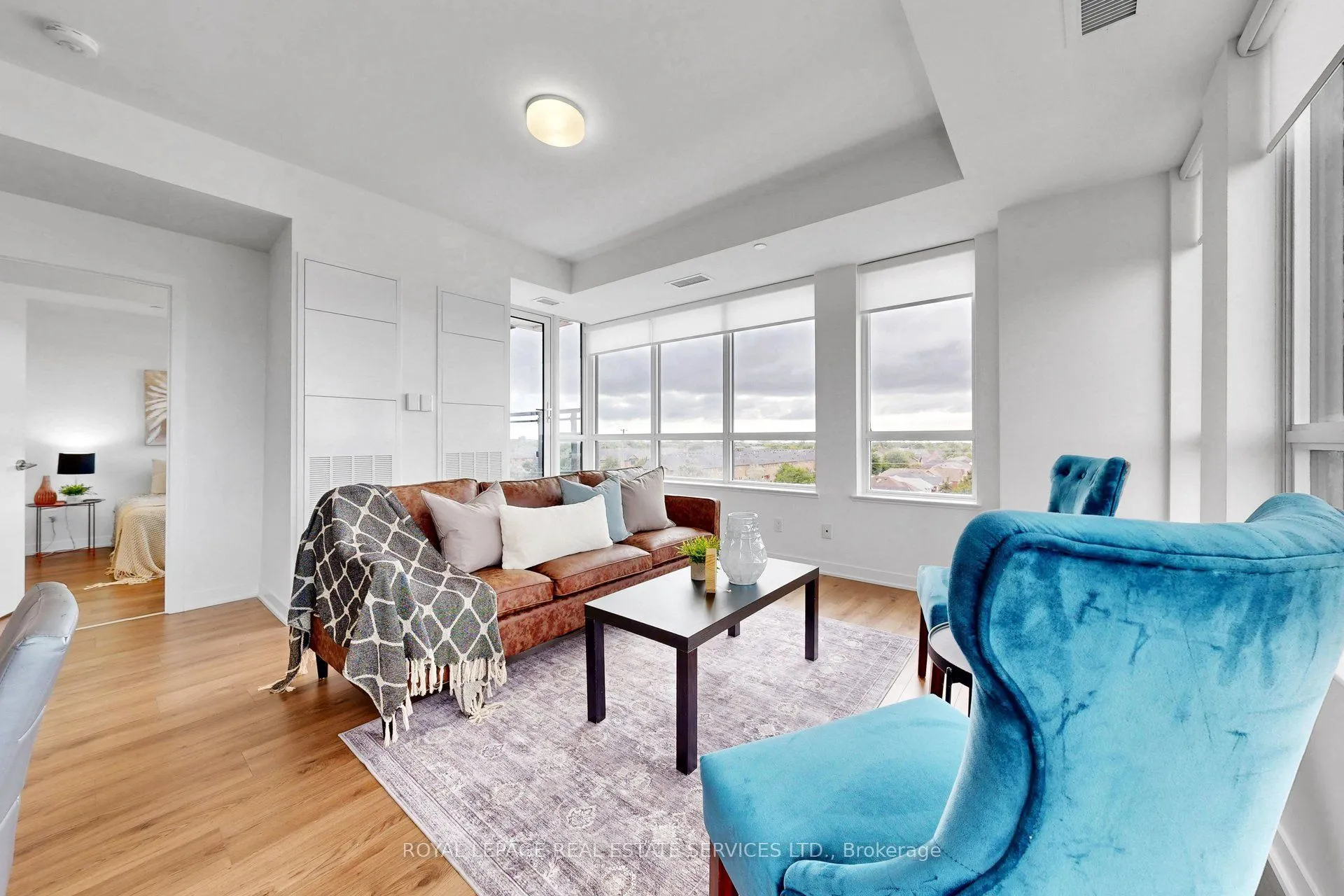 405 Dundas Street W #431