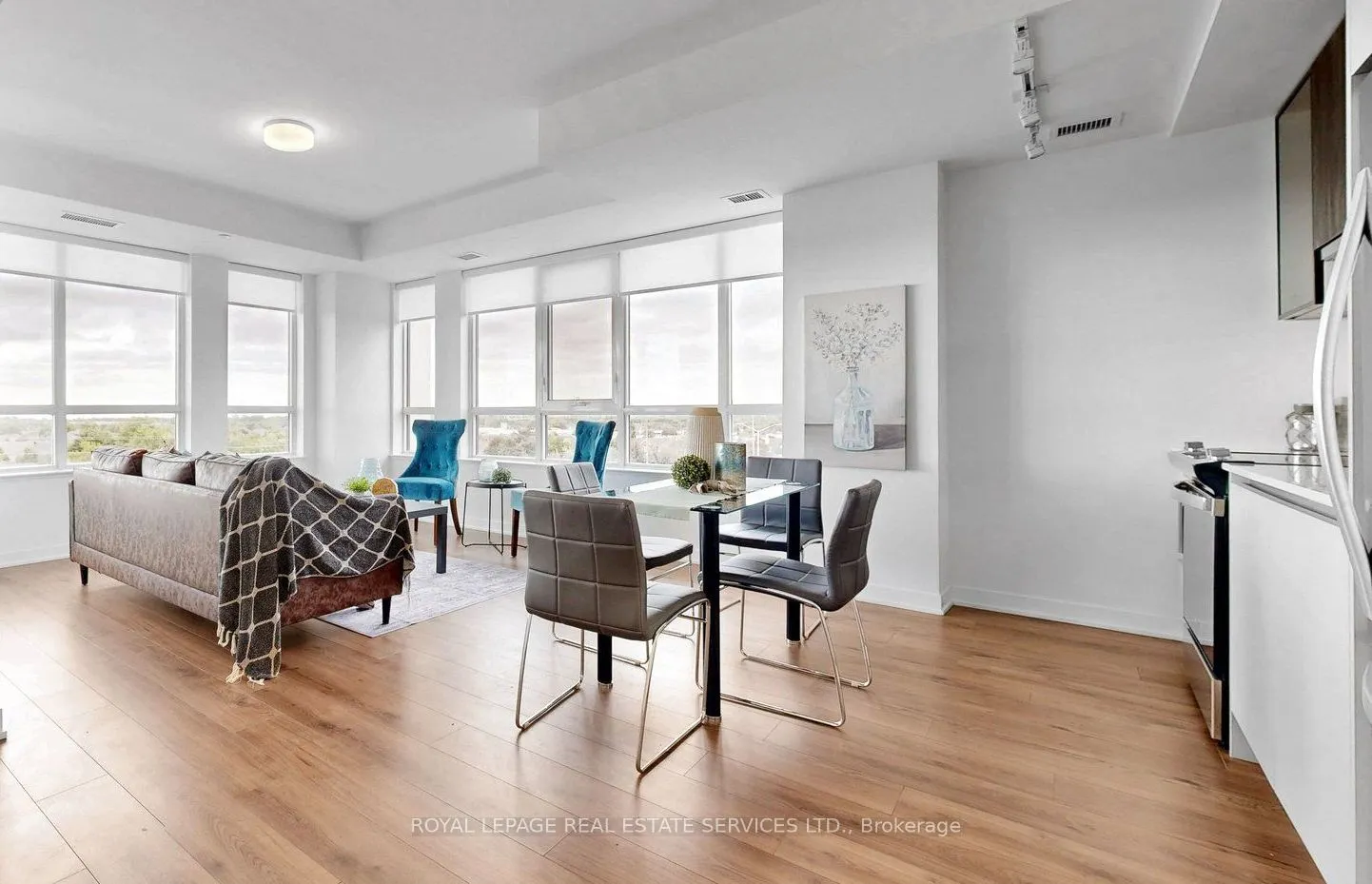 405 Dundas Street W #431