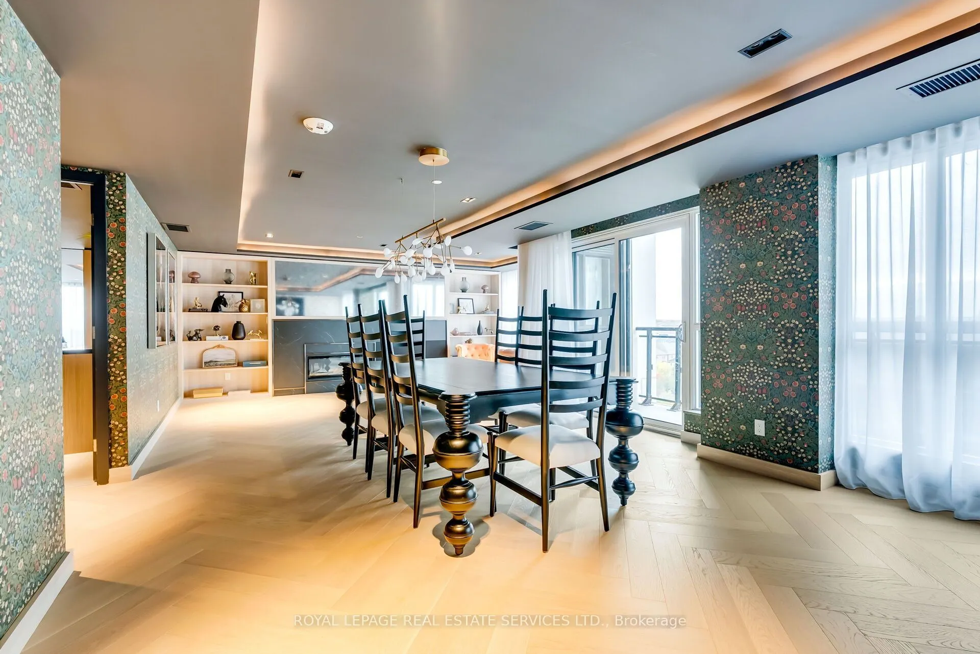 405 Dundas Street W #431