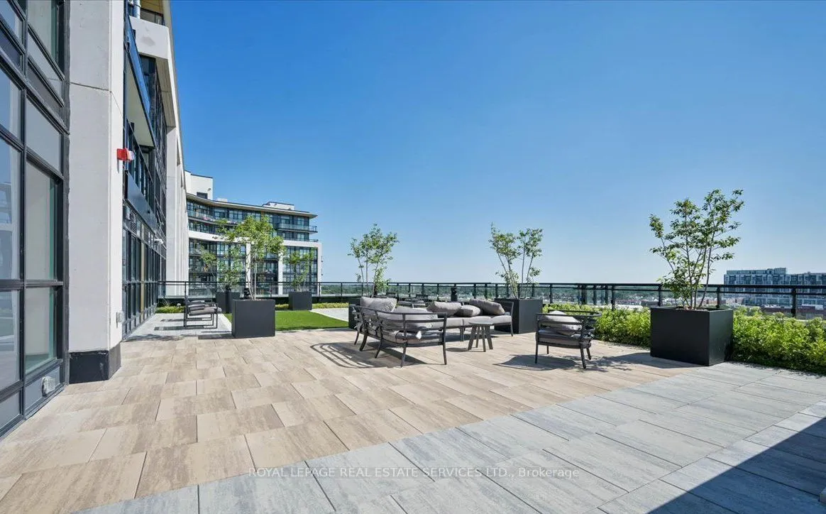 405 Dundas Street W #431