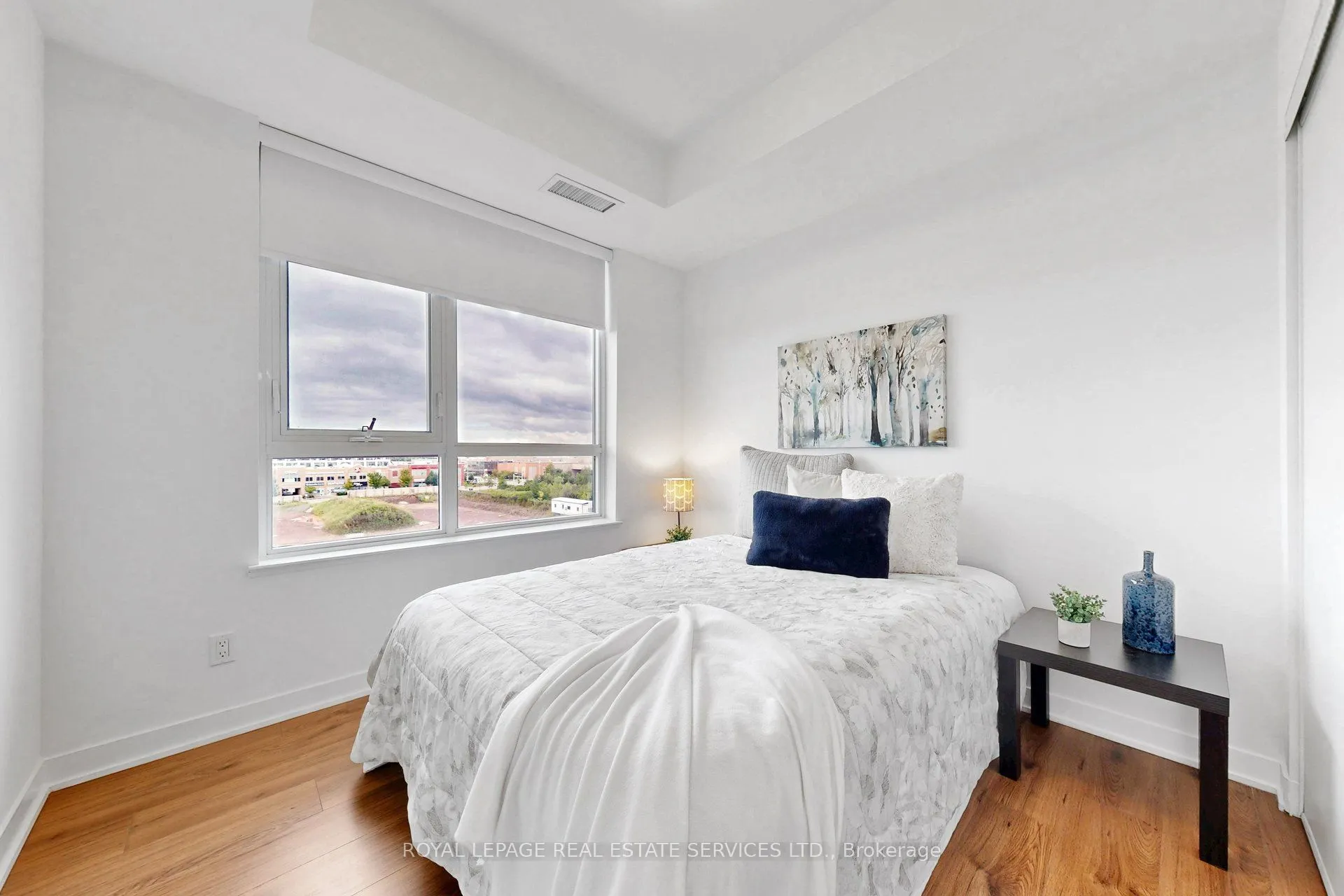 405 Dundas Street W #431