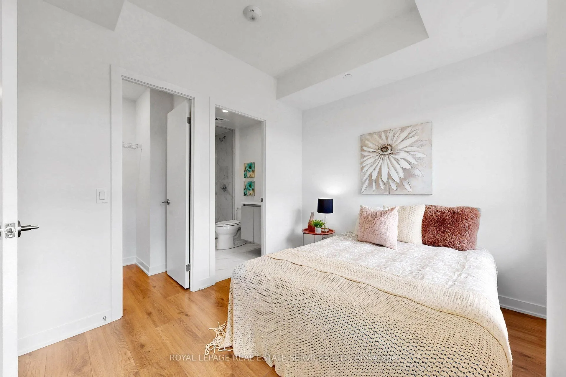405 Dundas Street W #431
