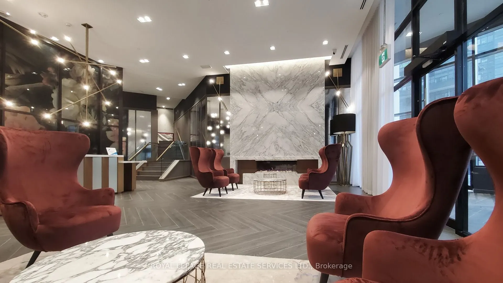 405 Dundas Street W #431