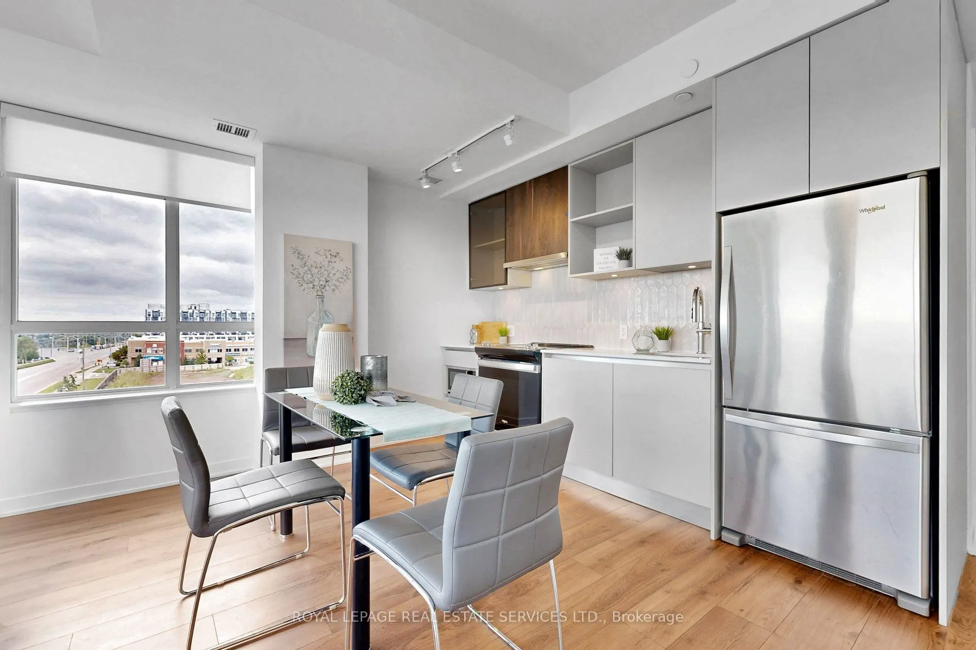 405 Dundas Street W #431