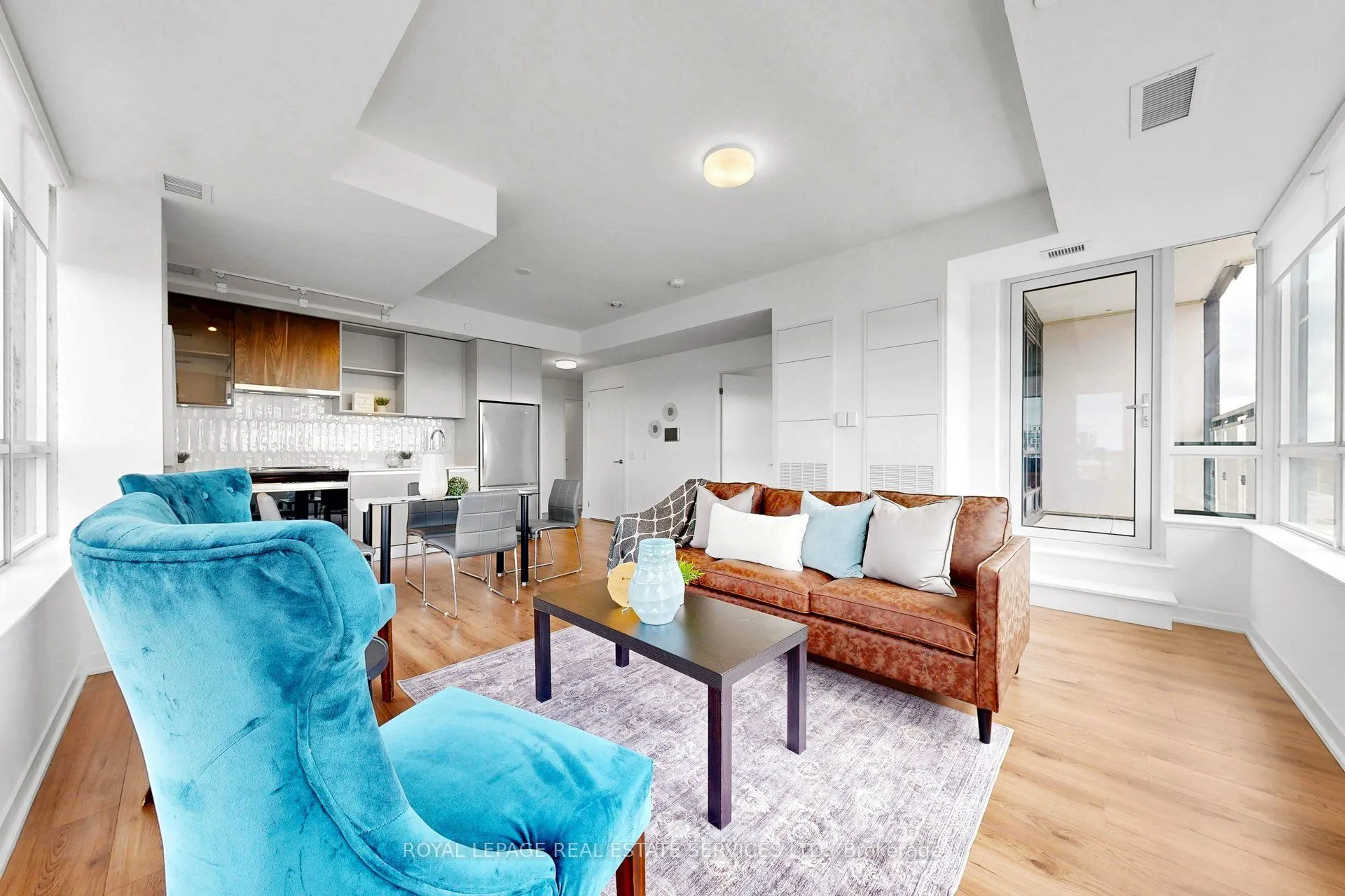 405 Dundas Street W #431