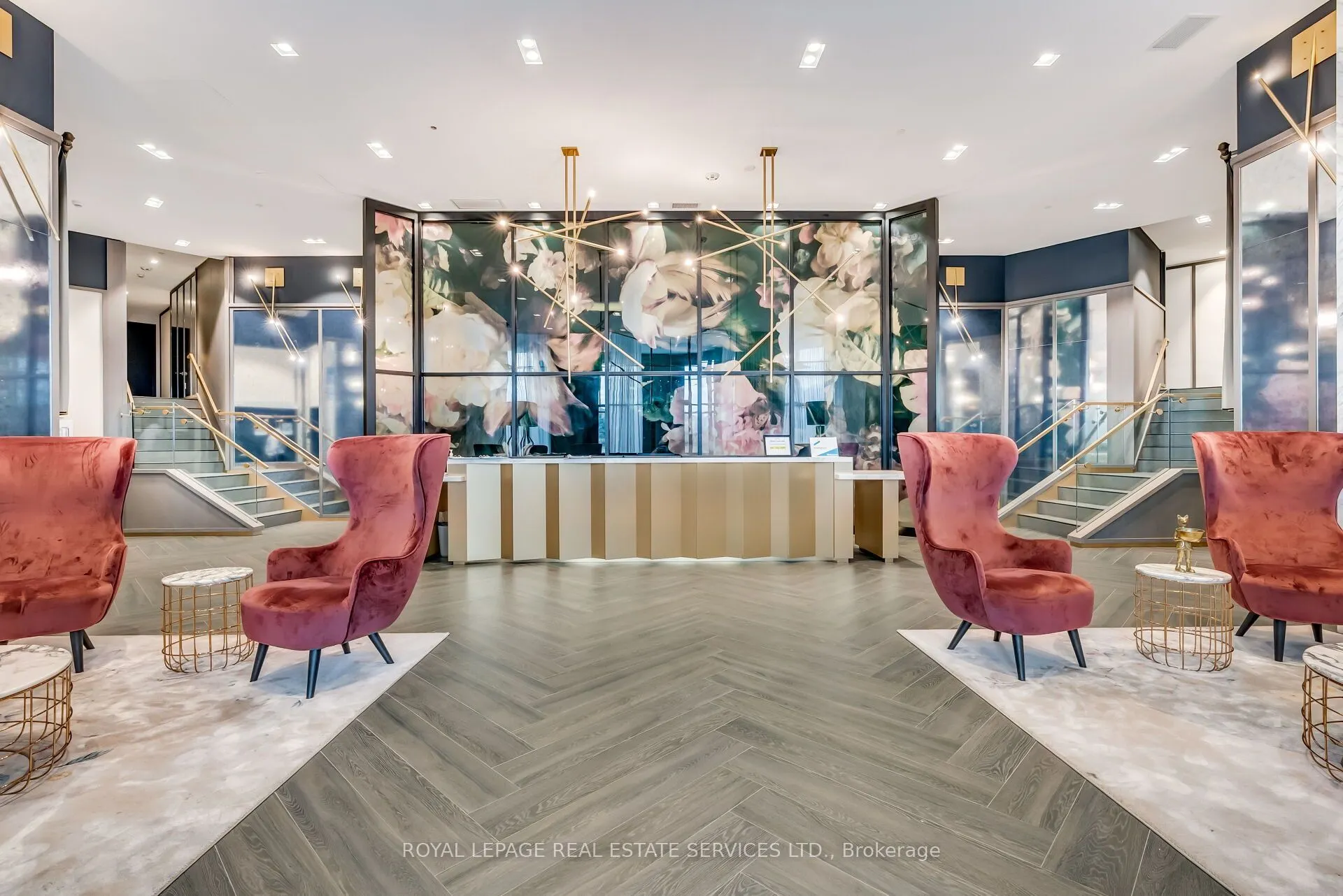 405 Dundas Street W #431