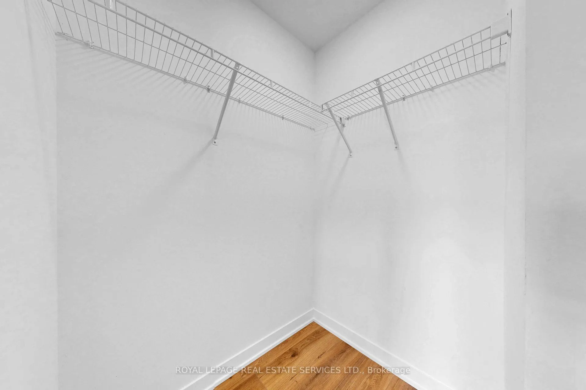405 Dundas Street W #431