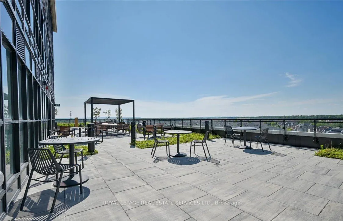 405 Dundas Street W #431