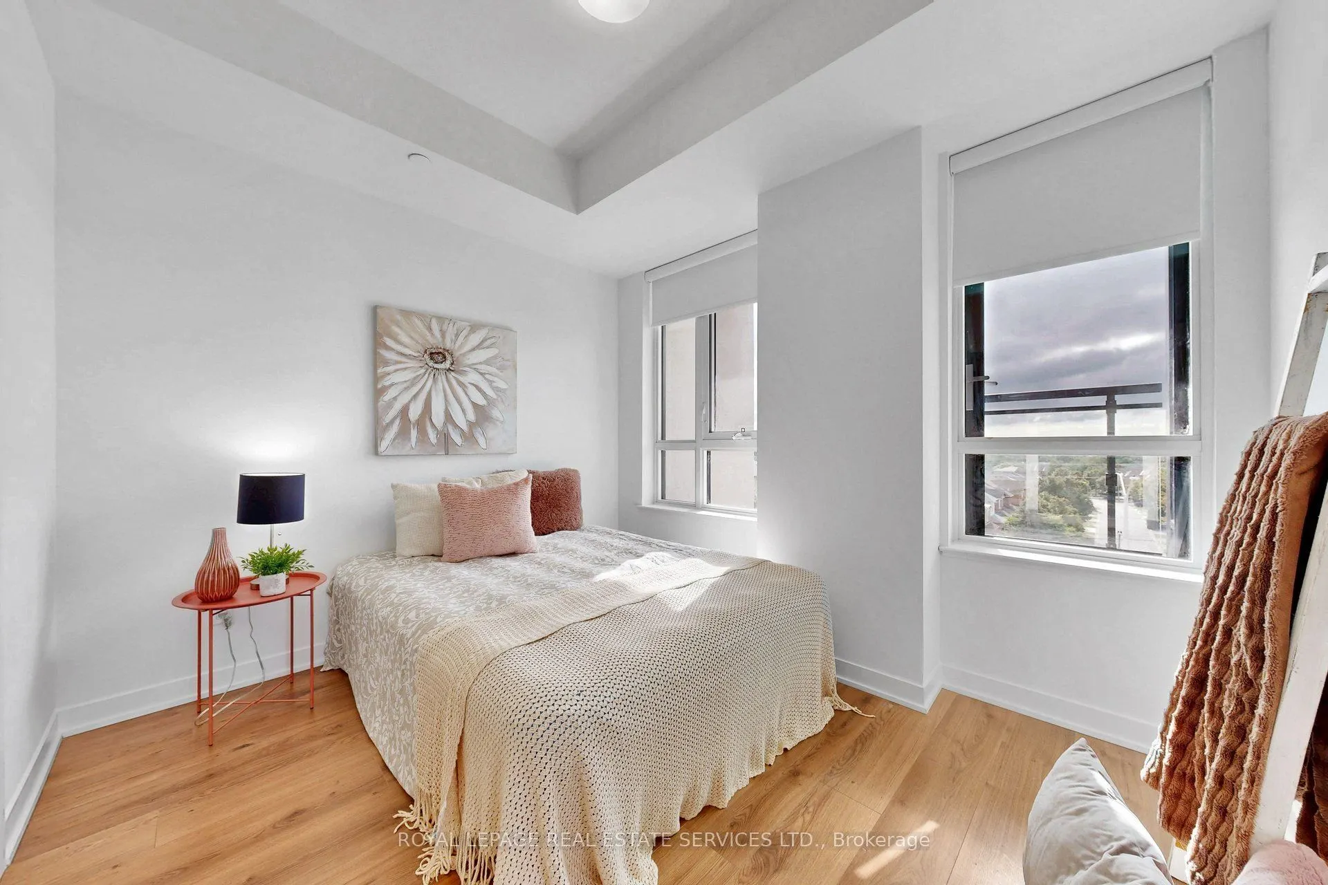 405 Dundas Street W #431