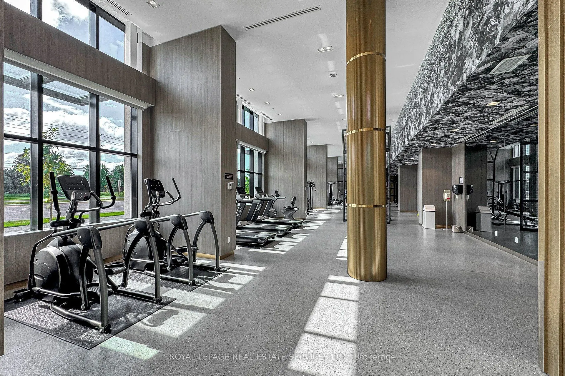 405 Dundas Street W #431