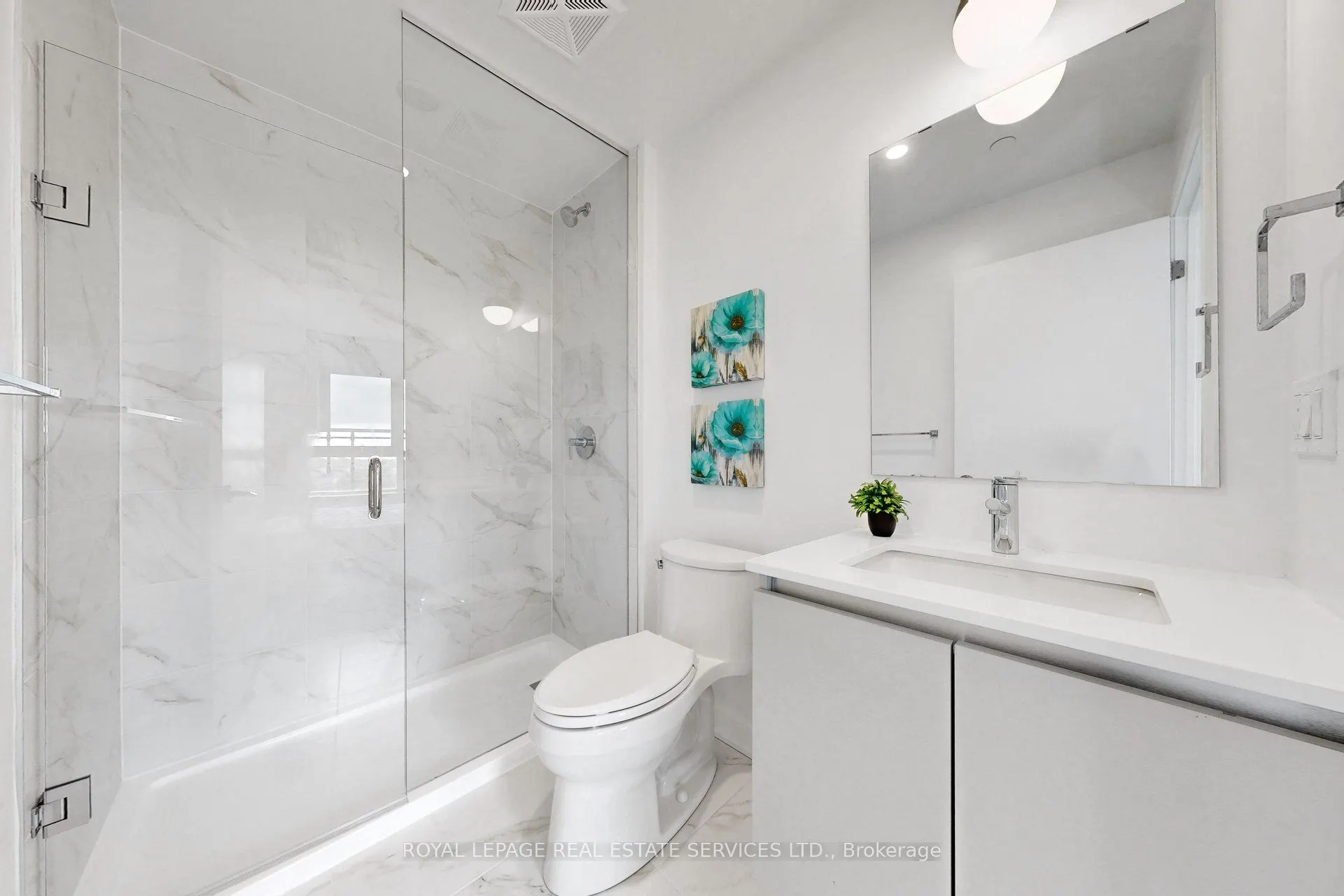405 Dundas Street W #431