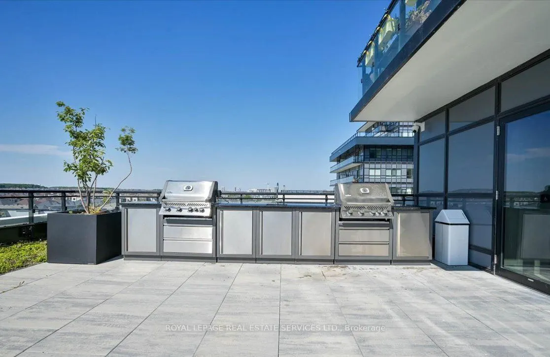 405 Dundas Street W #431