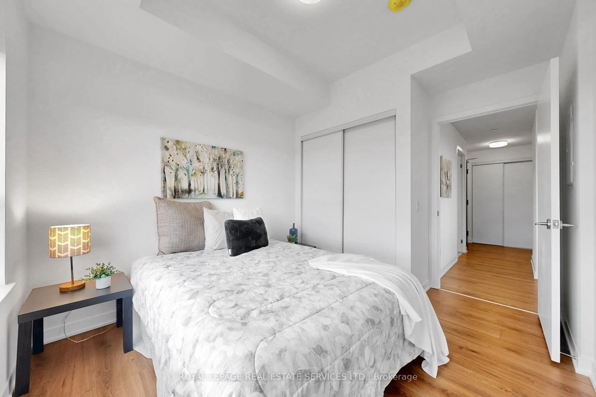 405 Dundas Street W #431