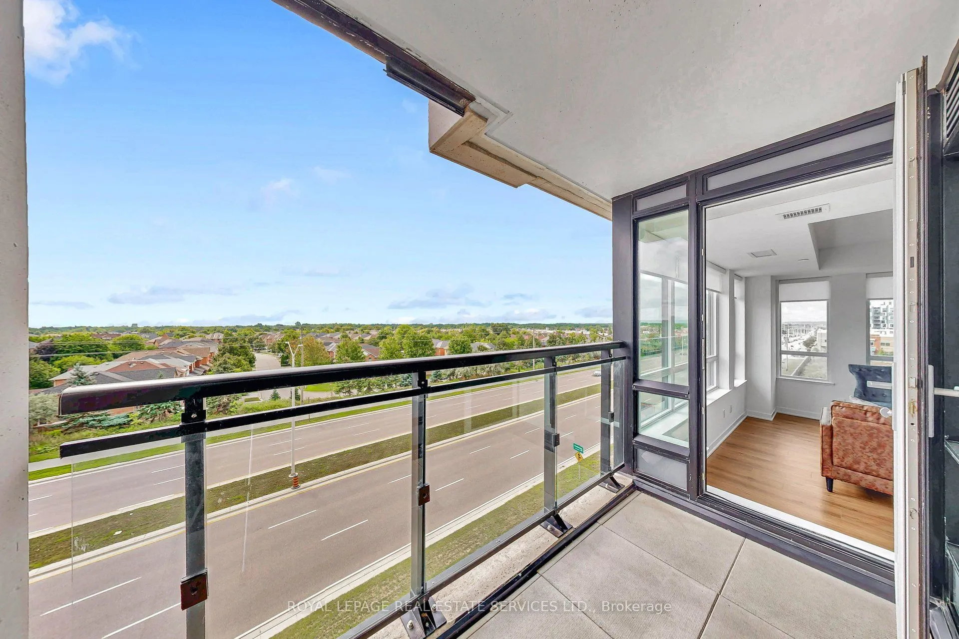 405 Dundas Street W #431