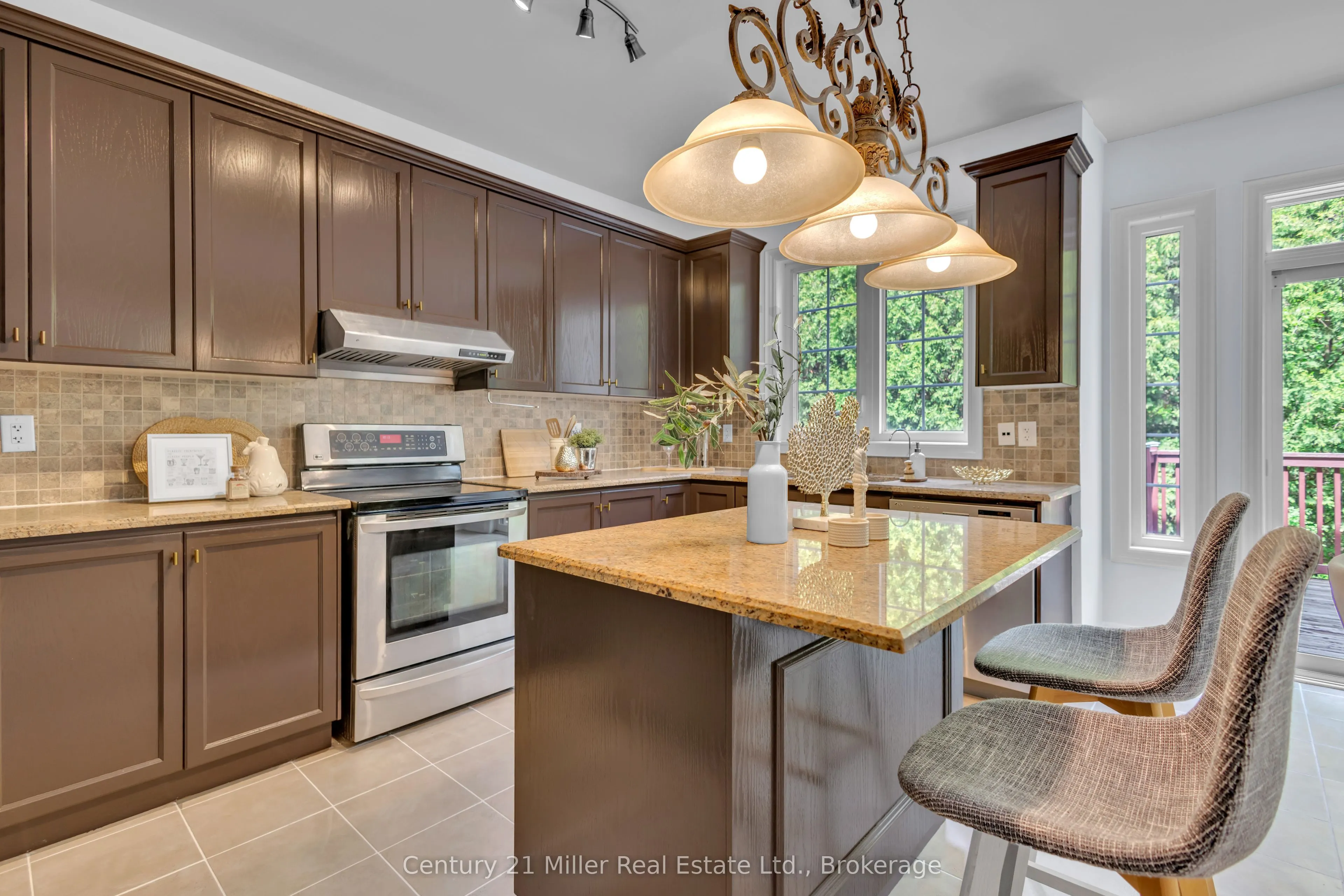 2241 Adirondak Trail