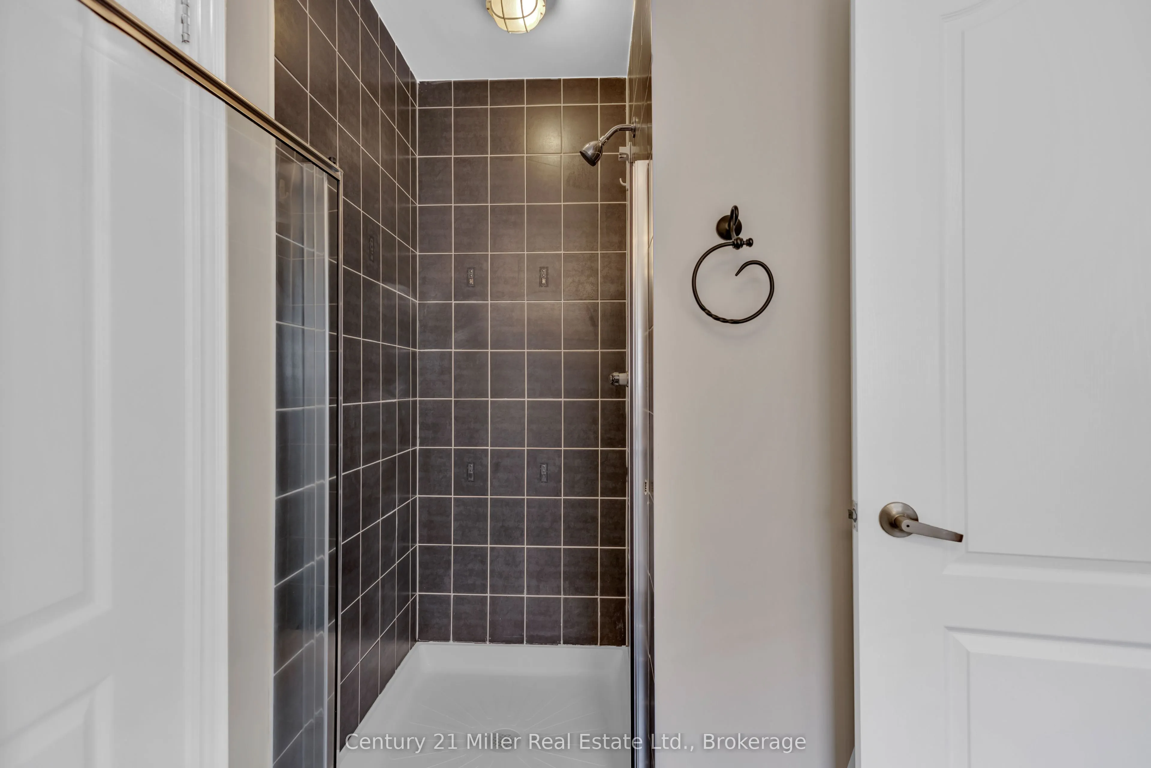 2241 Adirondak Trail