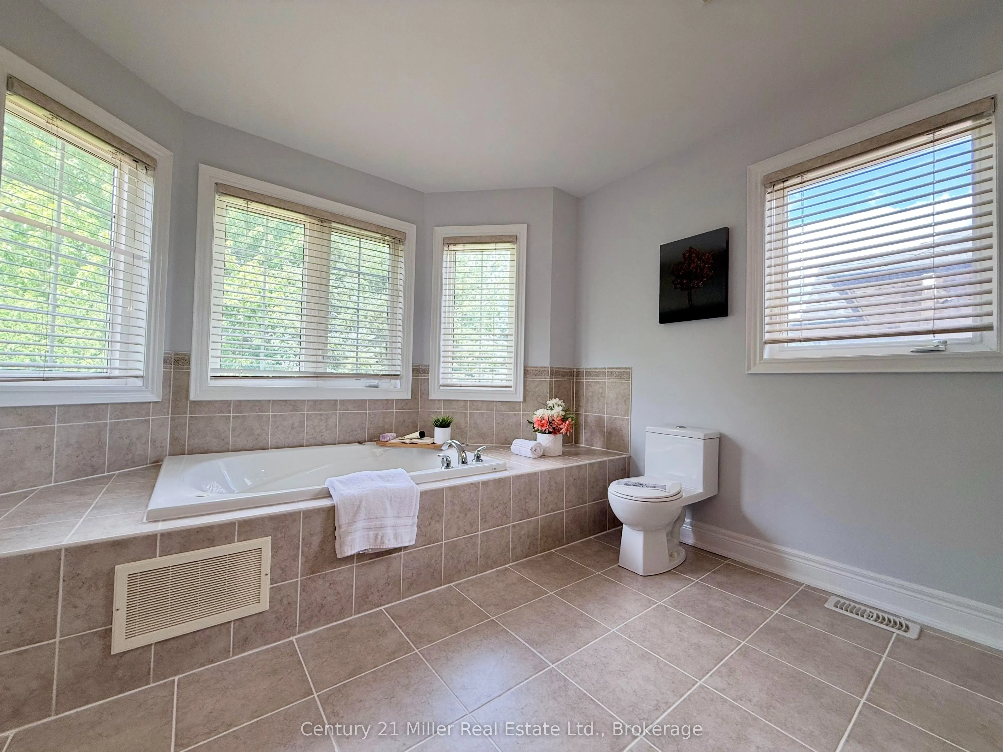 2241 Adirondak Trail