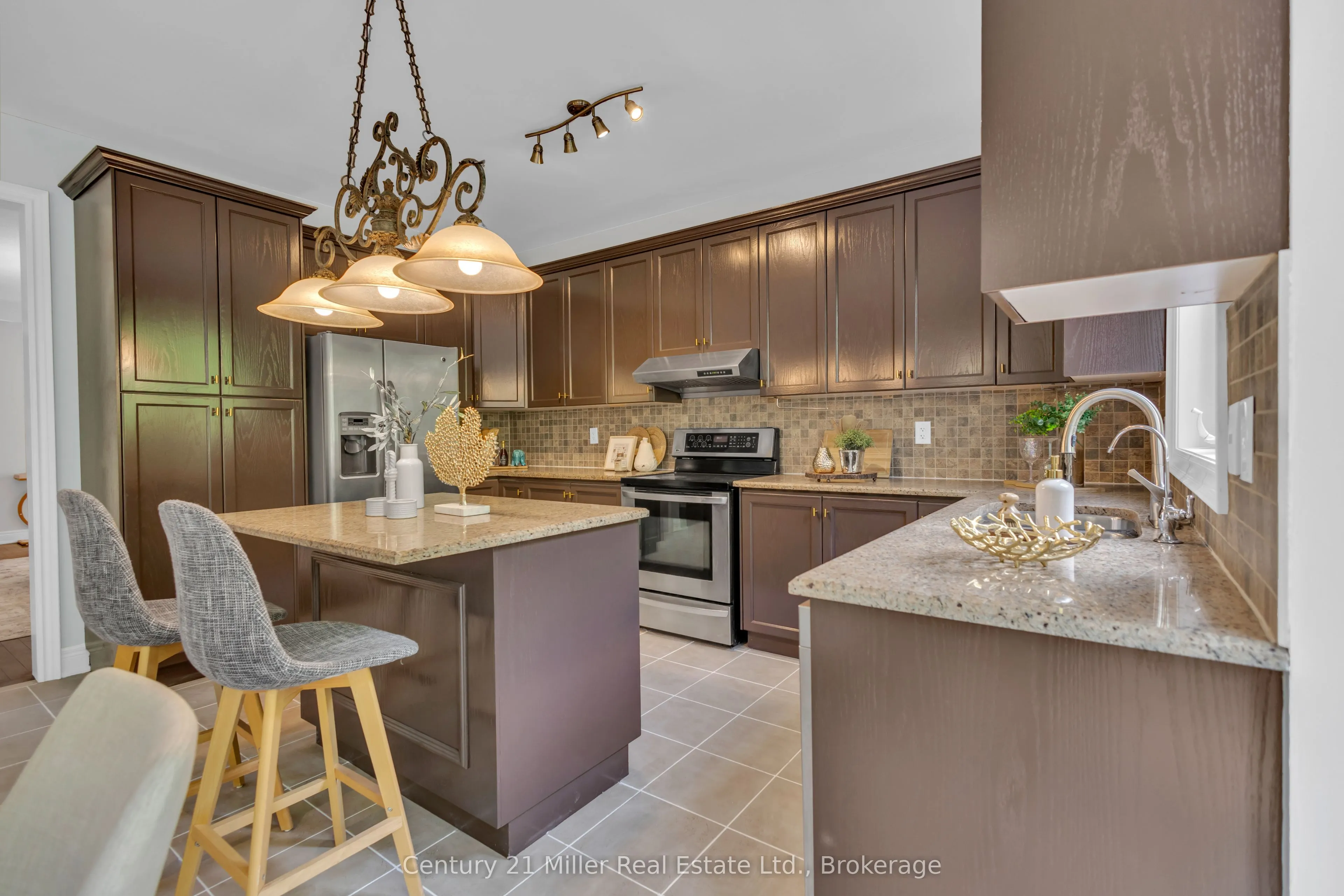 2241 Adirondak Trail