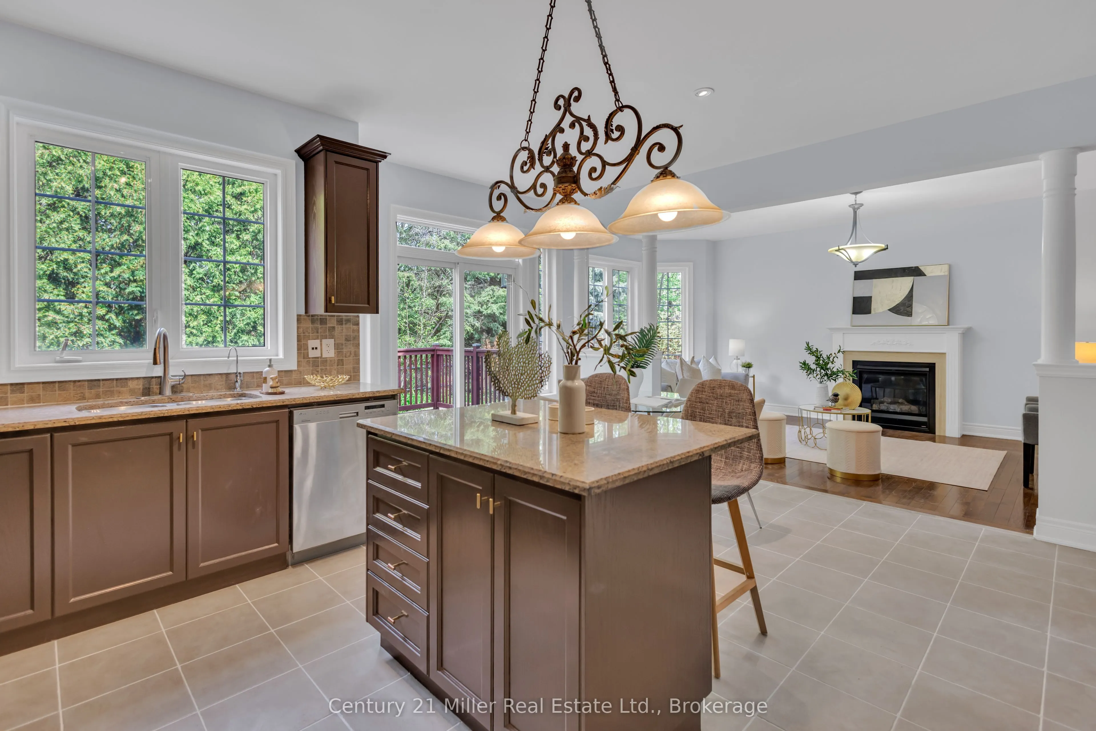 2241 Adirondak Trail