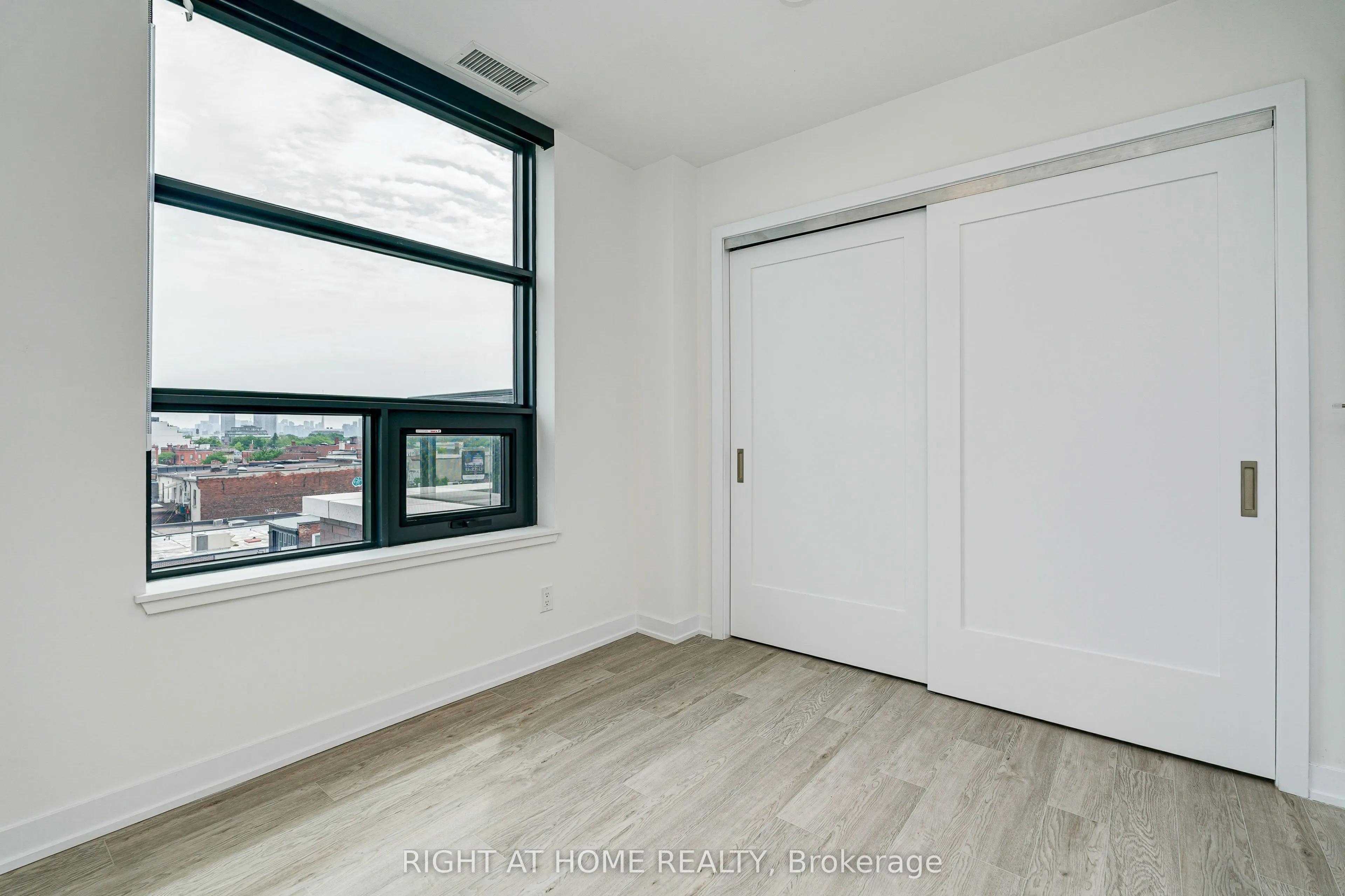 2946 Dundas Street W #509