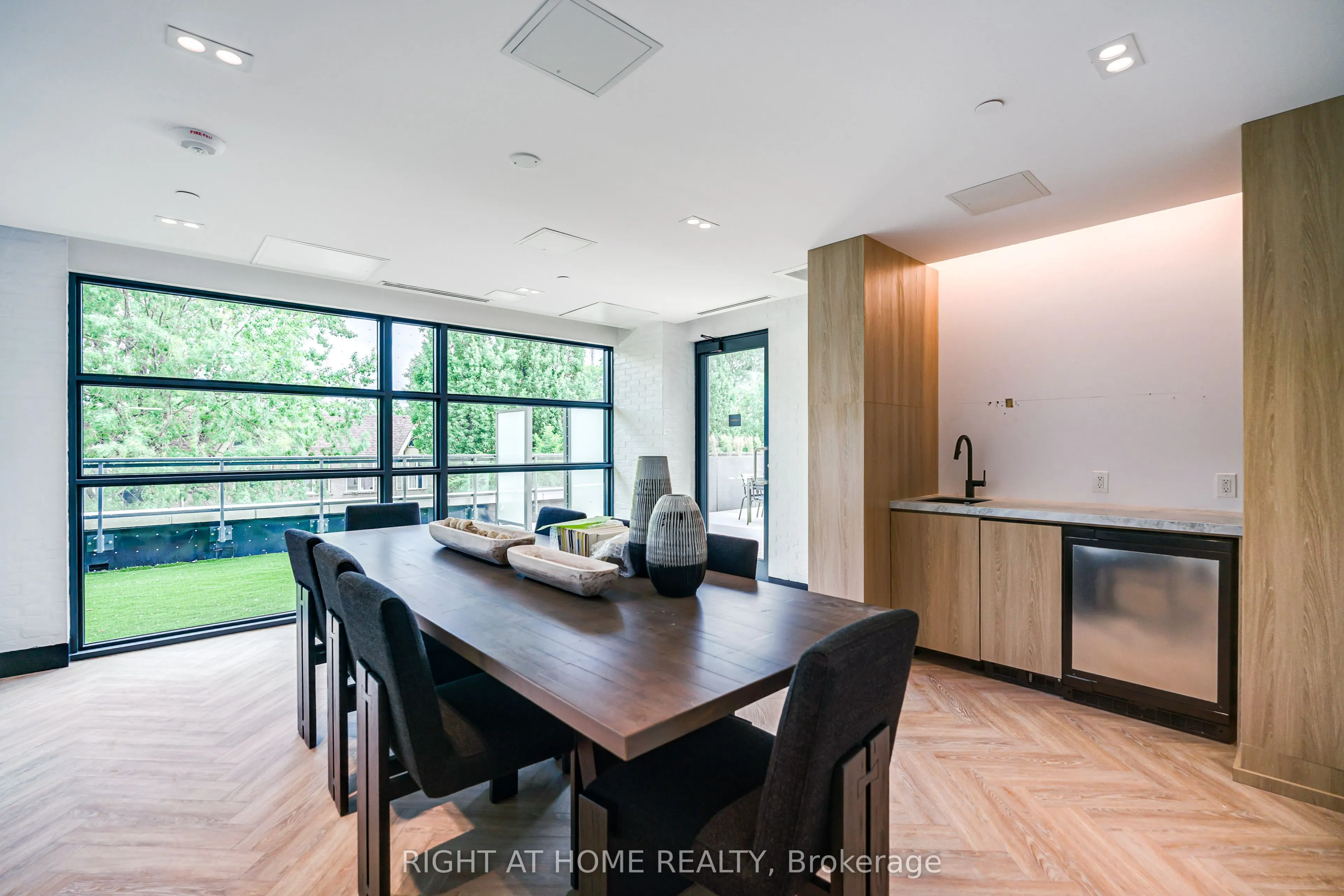 2946 Dundas Street W #509