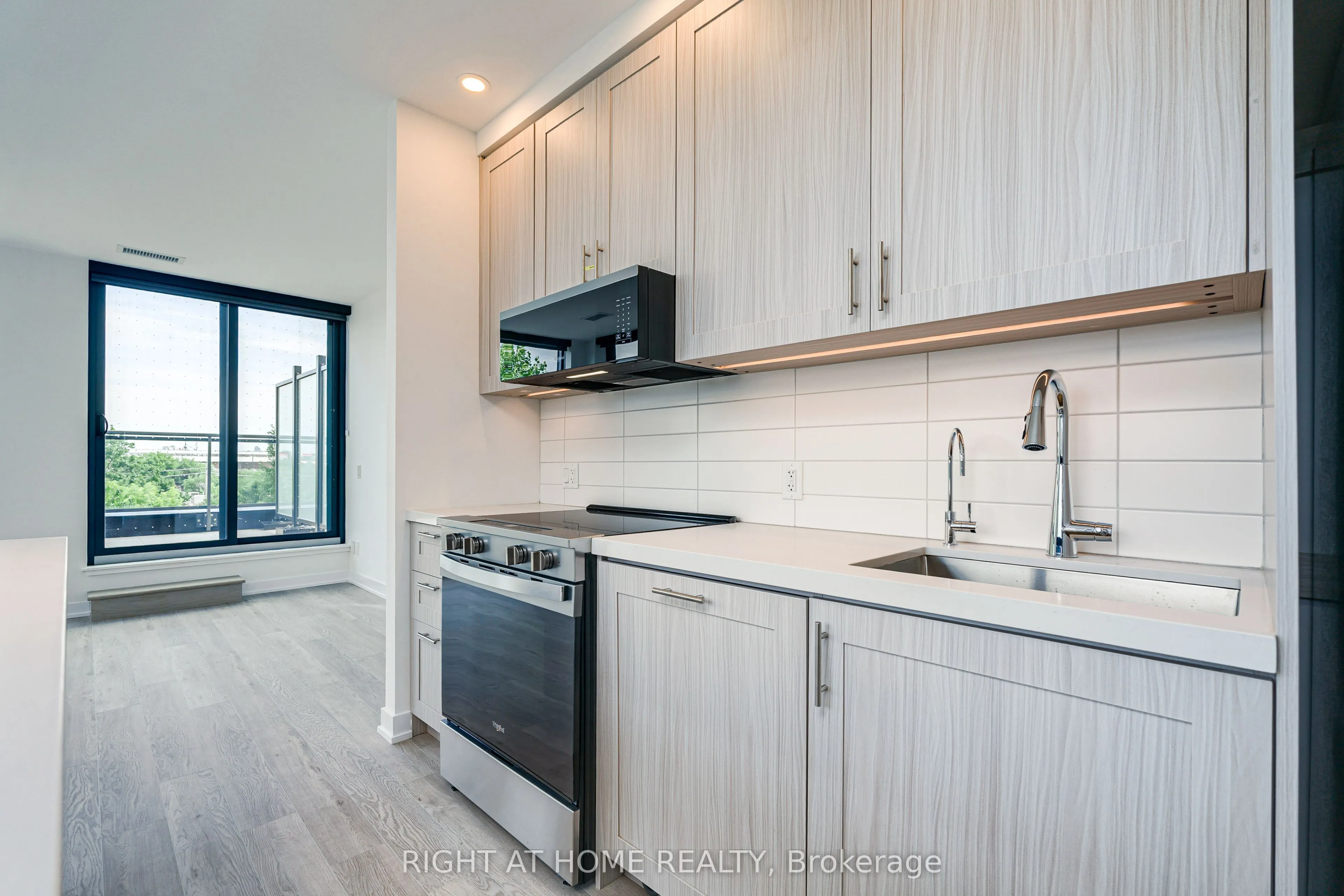 2946 Dundas Street W #408