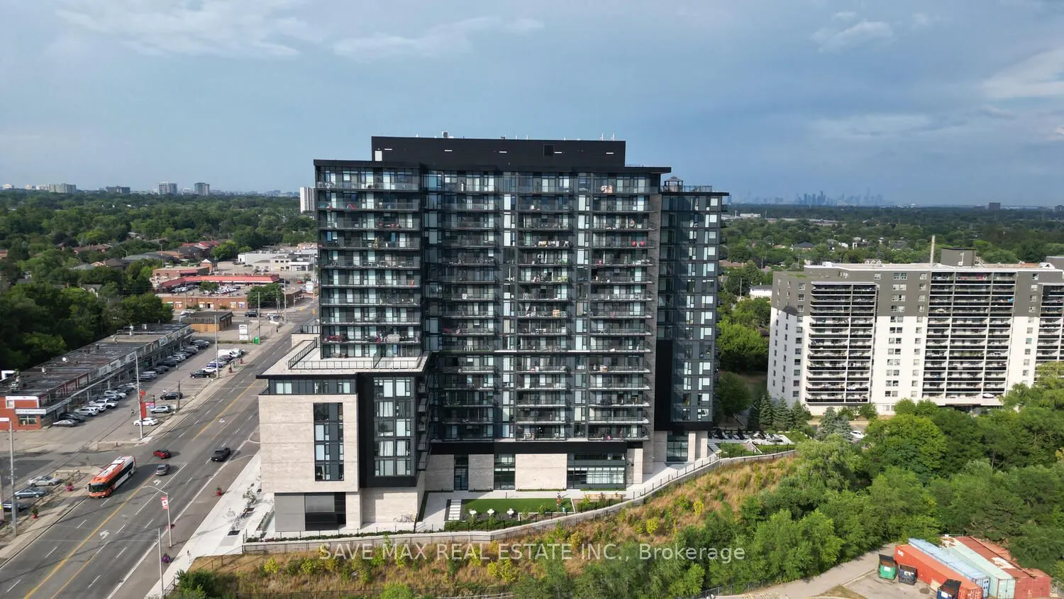 86 Dundas Street E #916