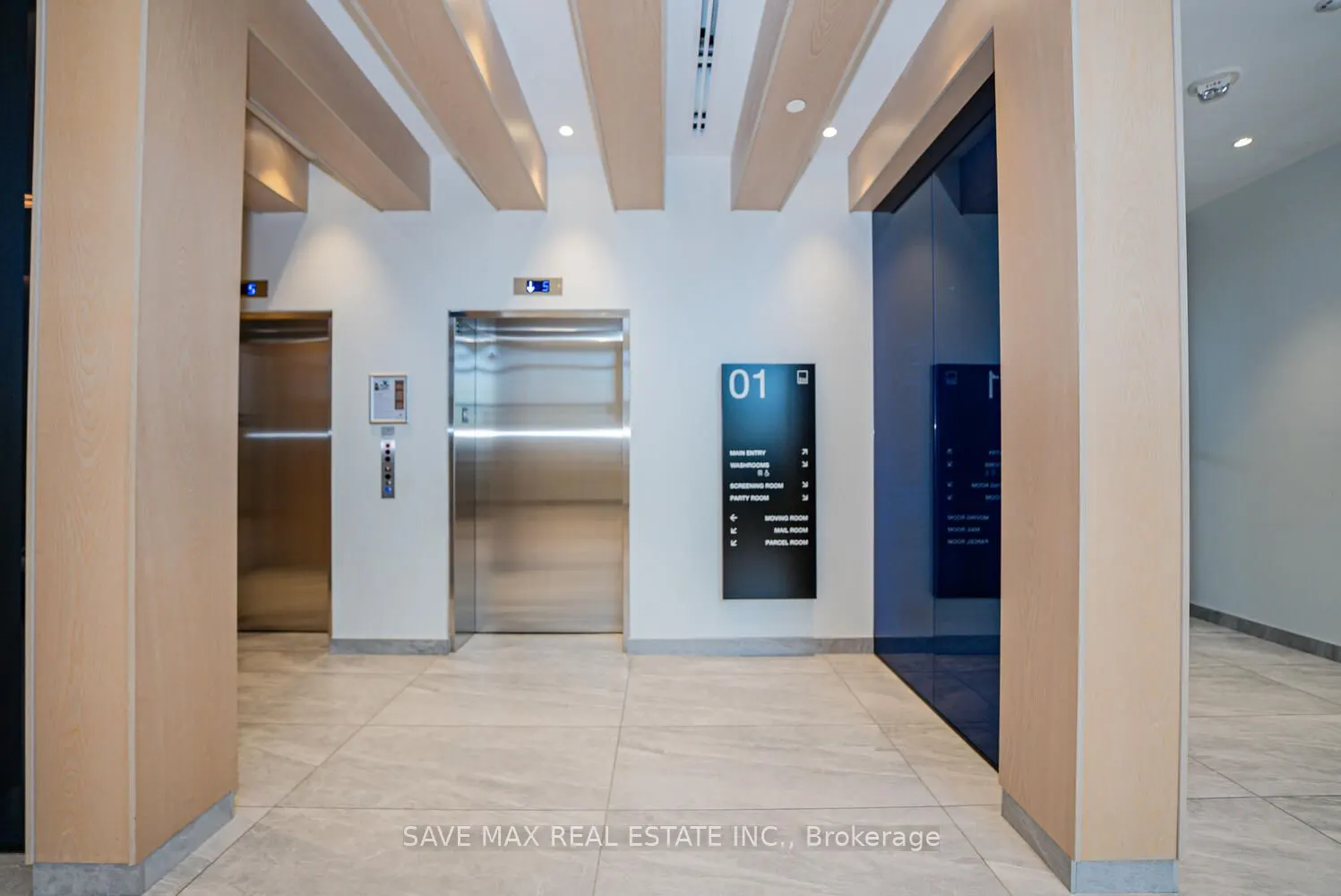 86 Dundas Street E #916