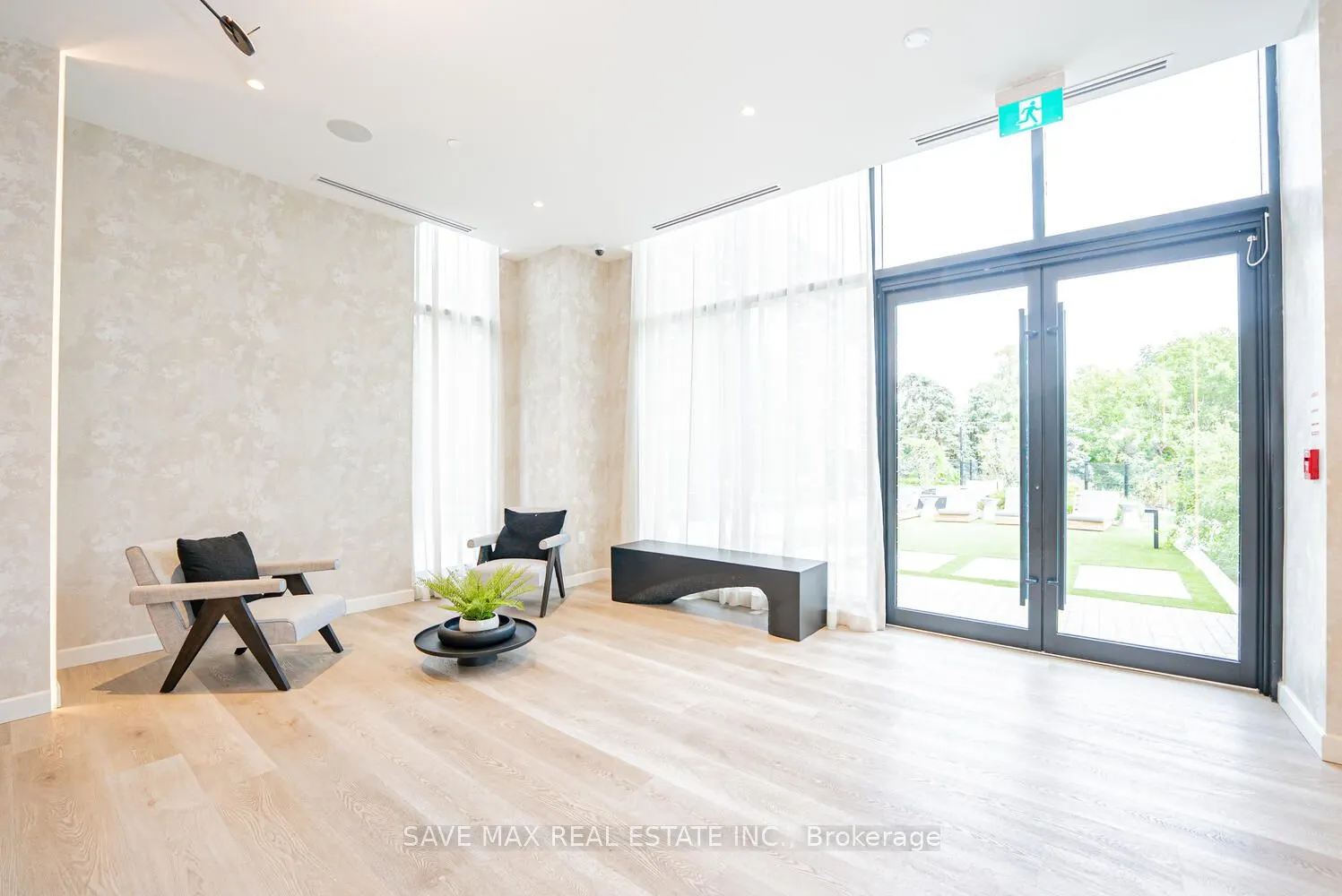 86 Dundas Street E #916